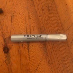Full and soft mascara black never used